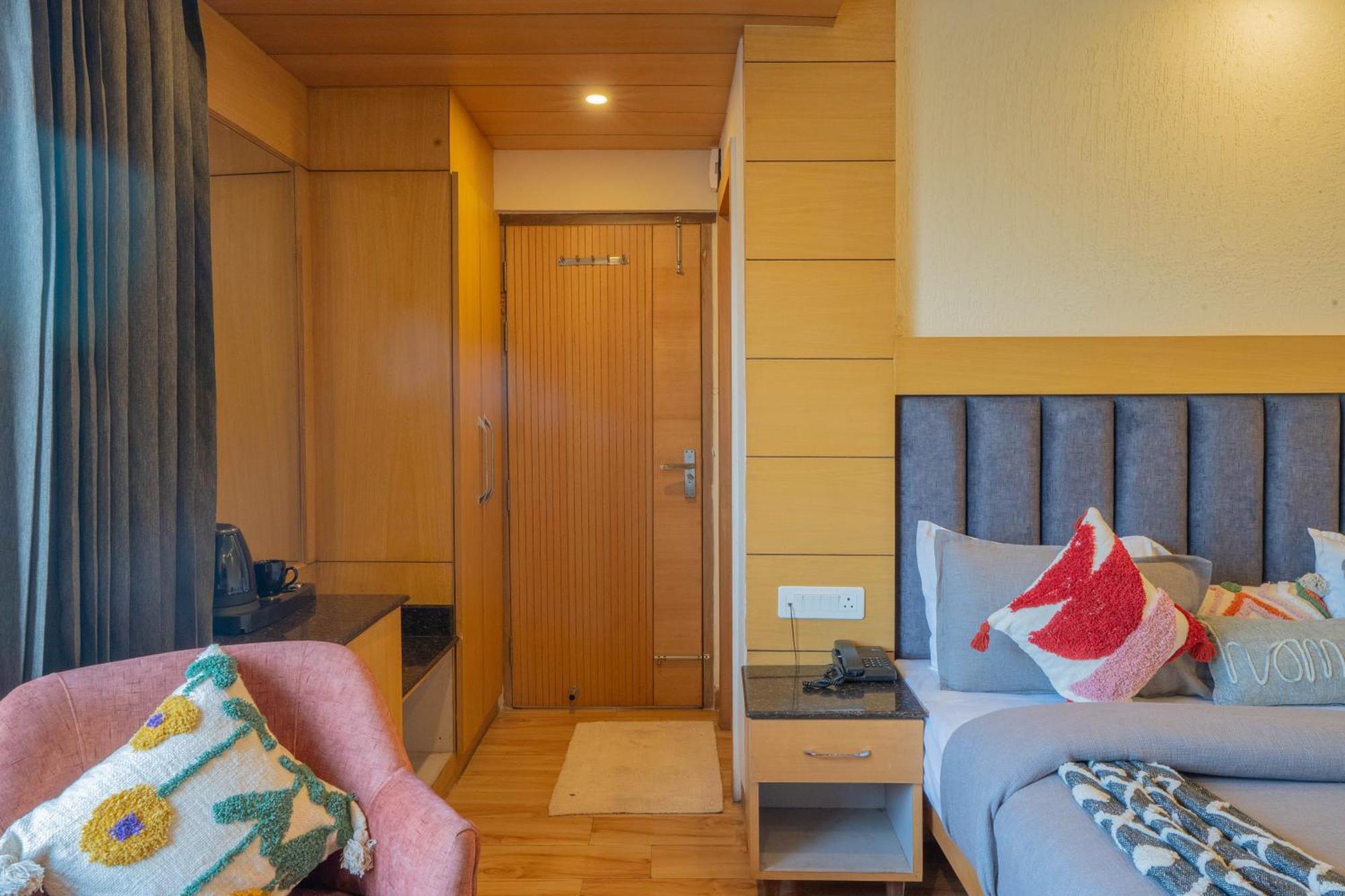 Perfectstayz Premium At Mall Road 穆索里 外观 照片